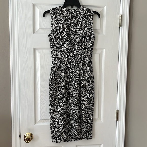 Calvin Klein Size 2 black/cream floral print dress - Picture 4 of 8
